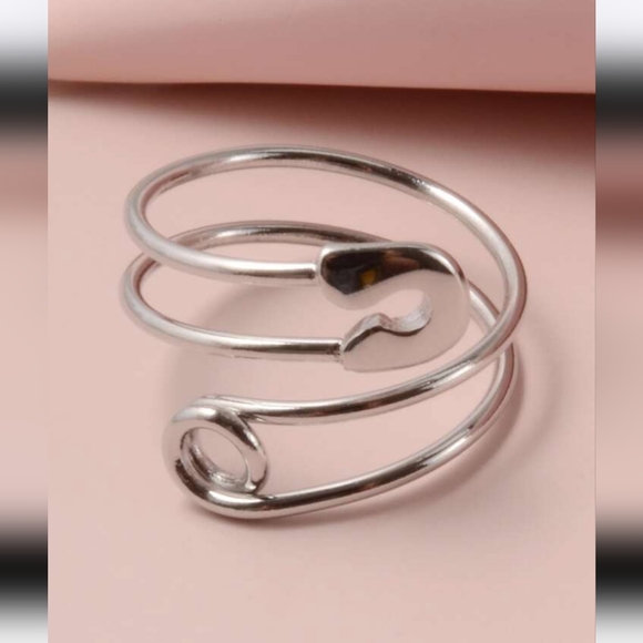 Elegant Silver Pin Wrap Ring - Picture 3 of 4